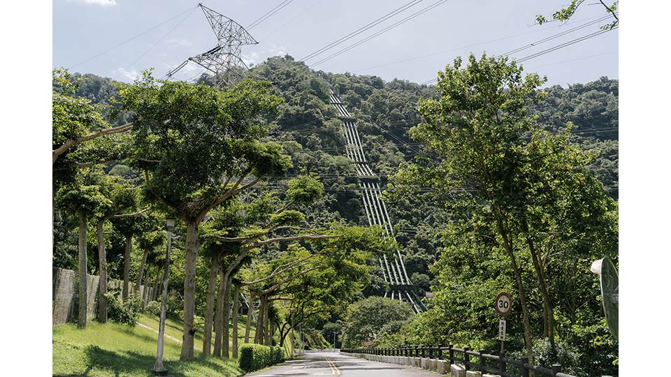 大觀電廠一廠的引水壓力鋼管與橫軸佩爾頓式水輪機機組，共有5部機組。